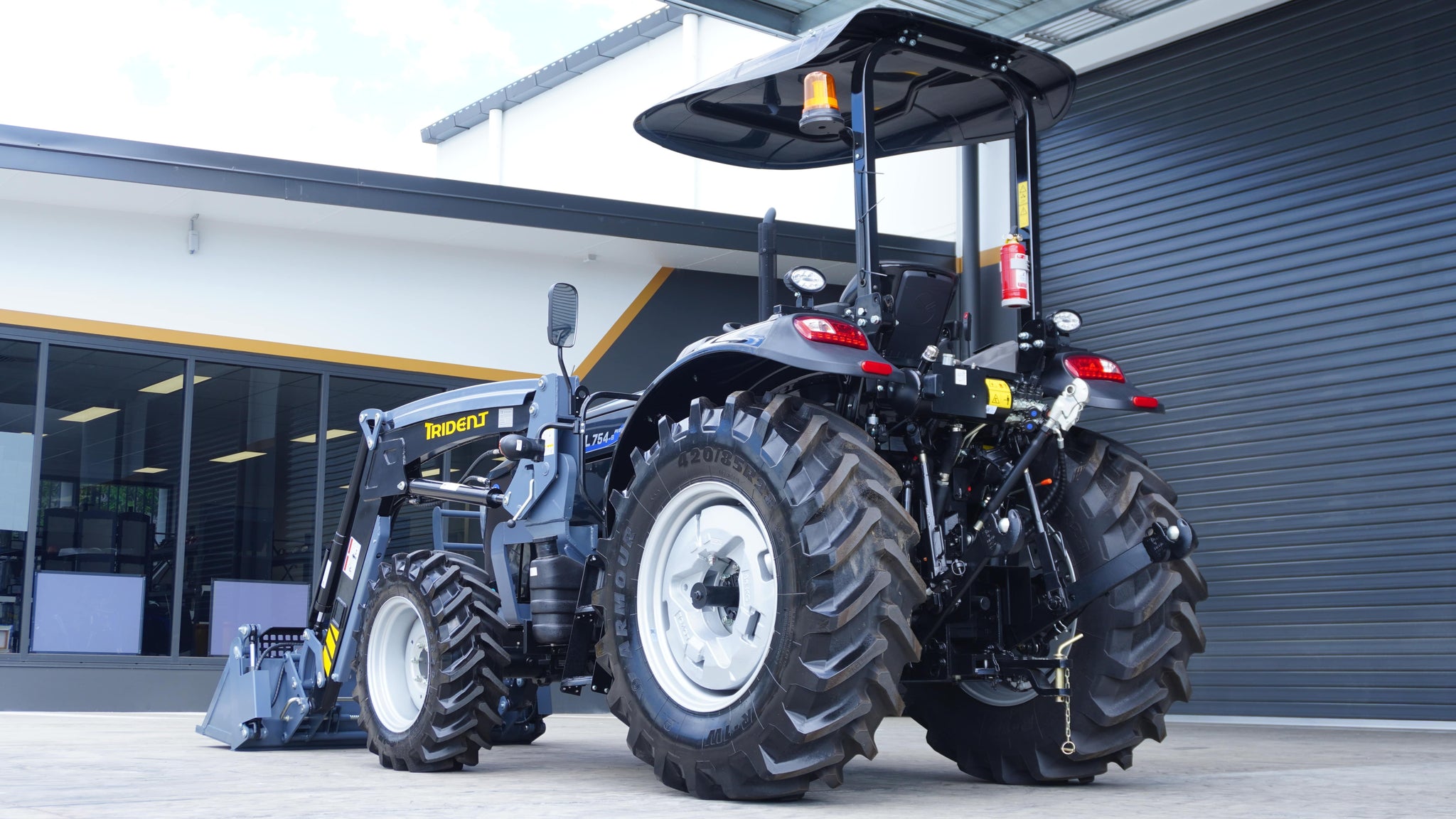 TRIDENT PLUS SYNCHROMESH MODEL 75HP 4WD CANOPY TRACTOR – NICOLA'S